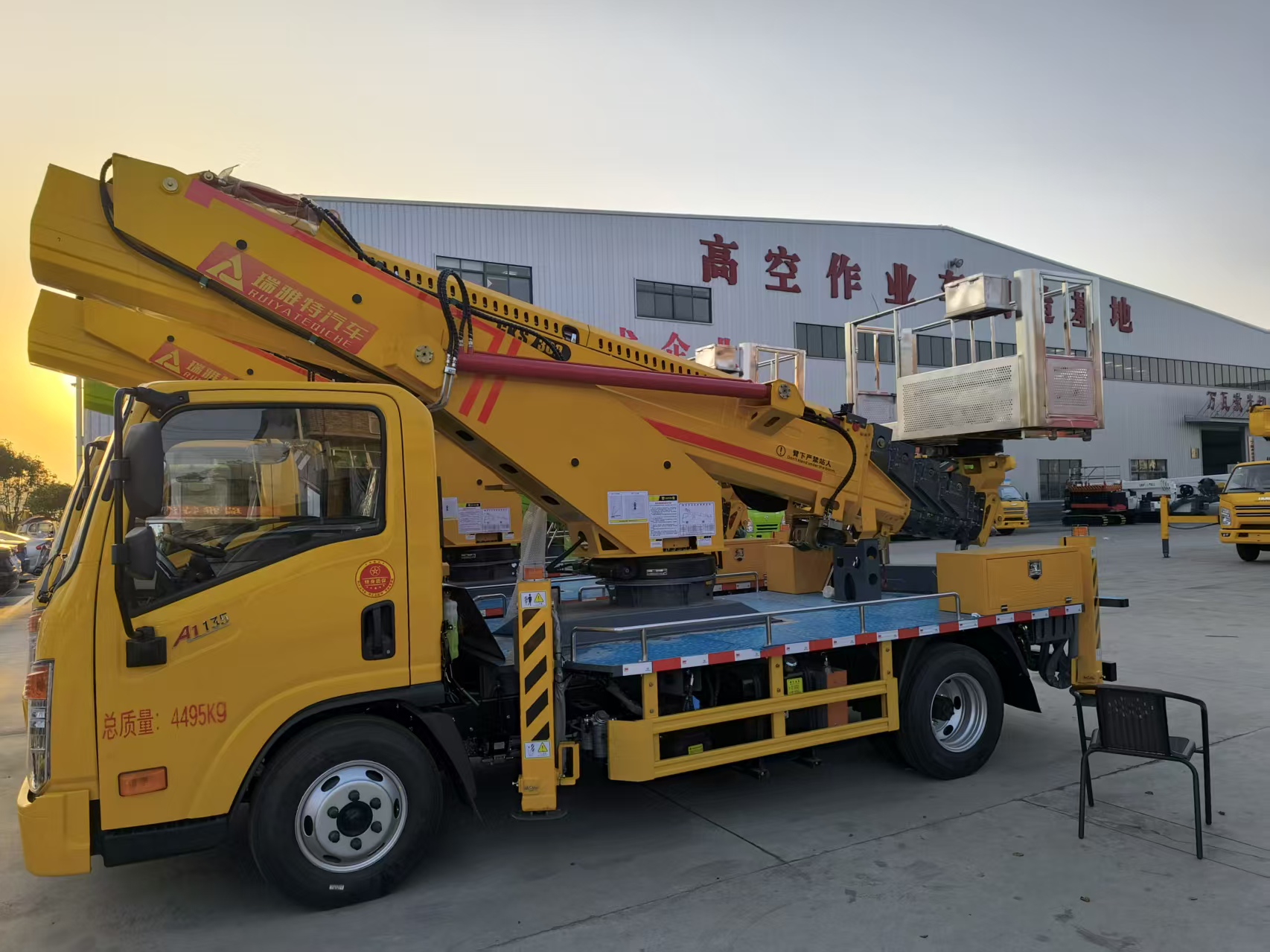 Custom Hydraulic Cylinders 9 Custom Cylinders for Aerial Work Platforms