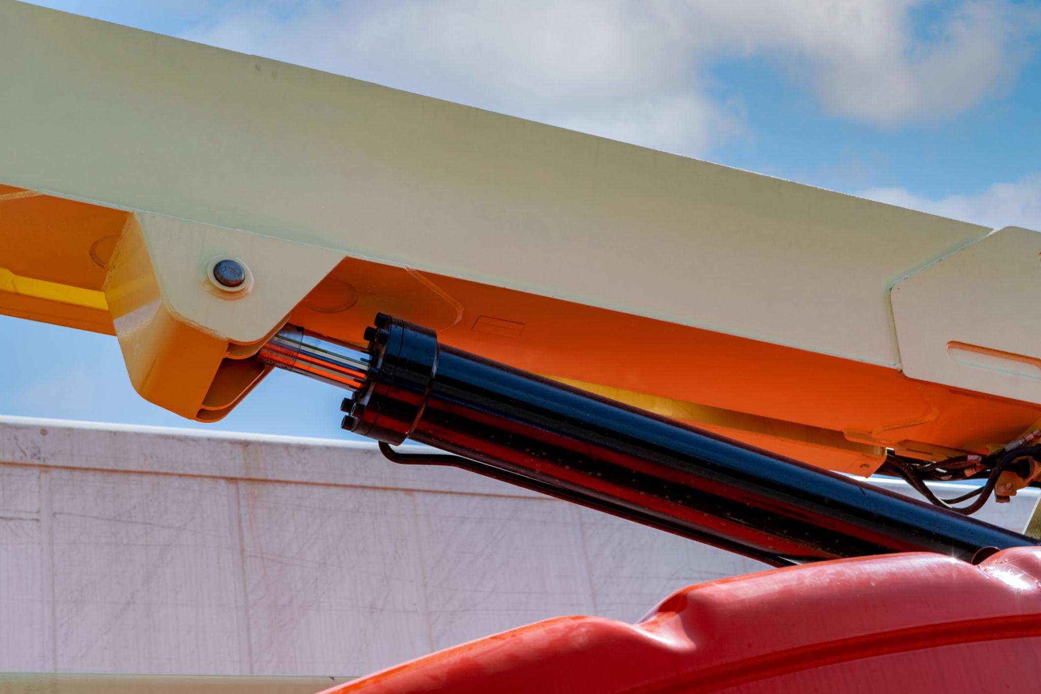 How Hydraulic Cylinders Work in Aerial Work Platforms? 3 Multiple hydraulic cylinders installed on a boom lift