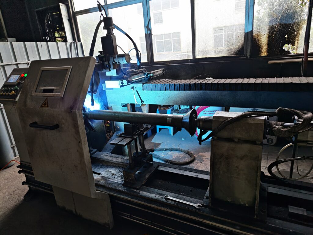 Hydraulic cylinder welding